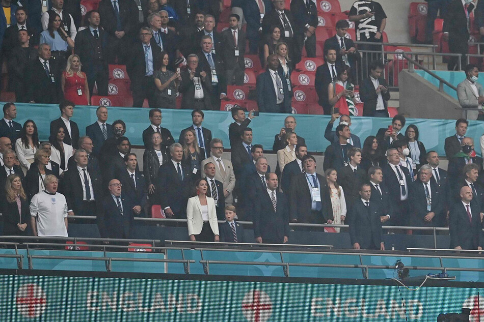 VIP-трибуна на стадионе &laquo;Уэмбли&raquo; во время финала Евро-2020