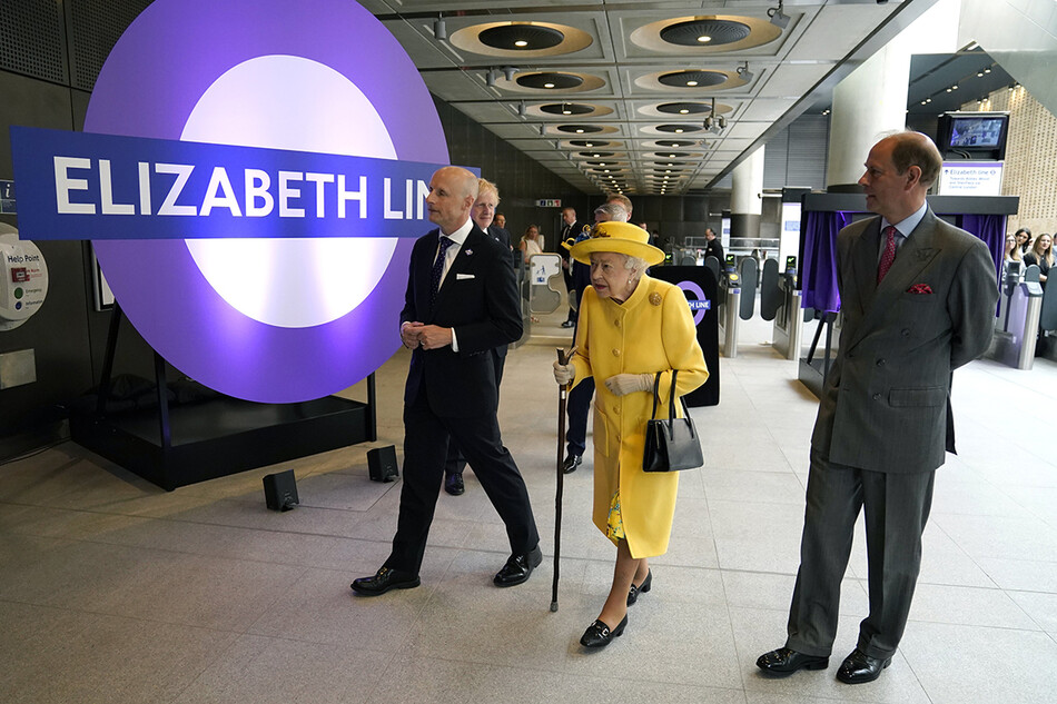 Королева Елизавета II открыла новую станцию метро &laquo;Элизабет Лайн&raquo; в Лондоне
