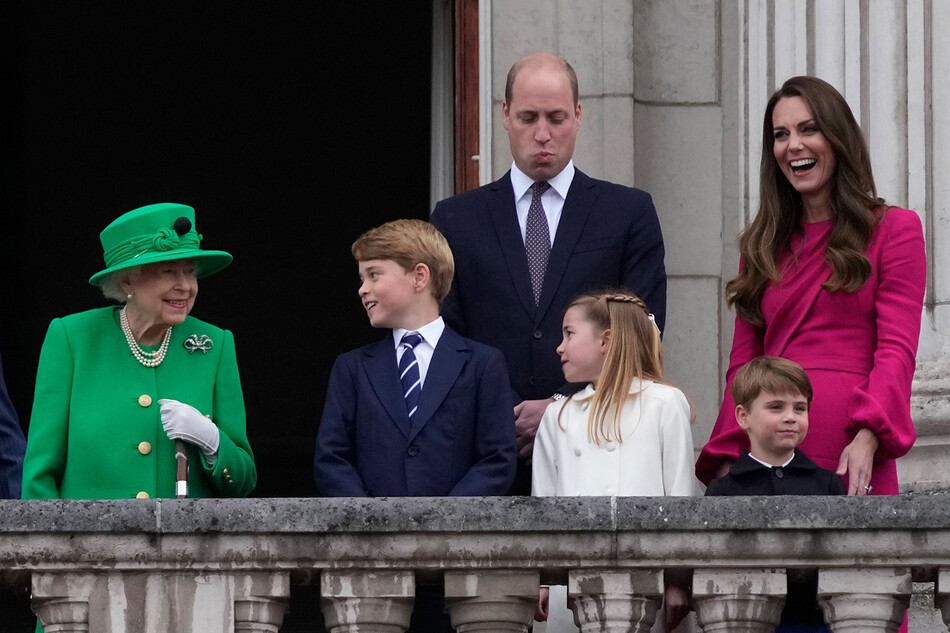 Королева Елизавета II появилась на заключительном мероприятии Платинового юбилея 5 июня 2022 года в Лондоне, Англия