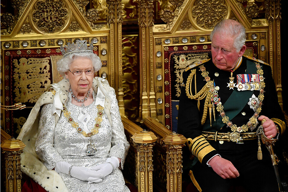 Королева Елизавета и принц Чарльз во время государственного открытия парламента 14 октября 2019