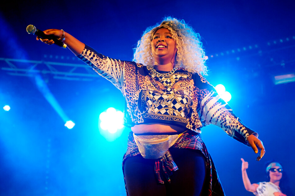 Лиззо выступает на сцене Лидского фестиваля в Брэмхэм-парке 23 августа 2014 года в Лидсе, Великобритания