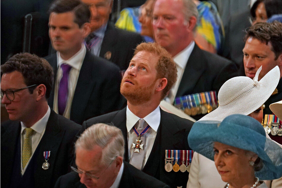 Принц Гарри встретился взглядом с принцем Уильямом где-то под потолком собора Святого Павла во время церковной службы благодарения во второй день Празднование платинового юбилея королевы Елизаветы II, 2022