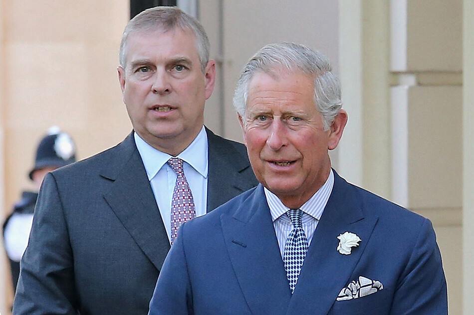 Принц Чарльз и принц Эндрю, герцог Йоркский, прибыли на приём для делегатов Глобальной инвестиционной конференции в саду Кларенс-Хаус 26 июля 2012 года в Лондоне, Англия