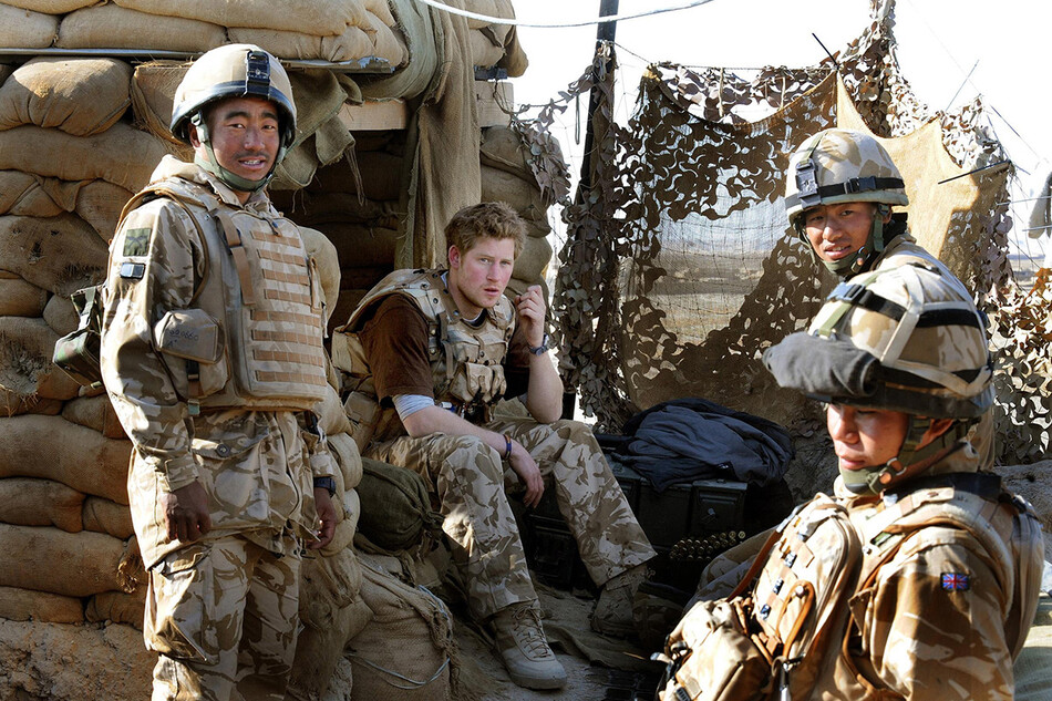 Принц Гарри со сослуживцами в Афганистане, 2008