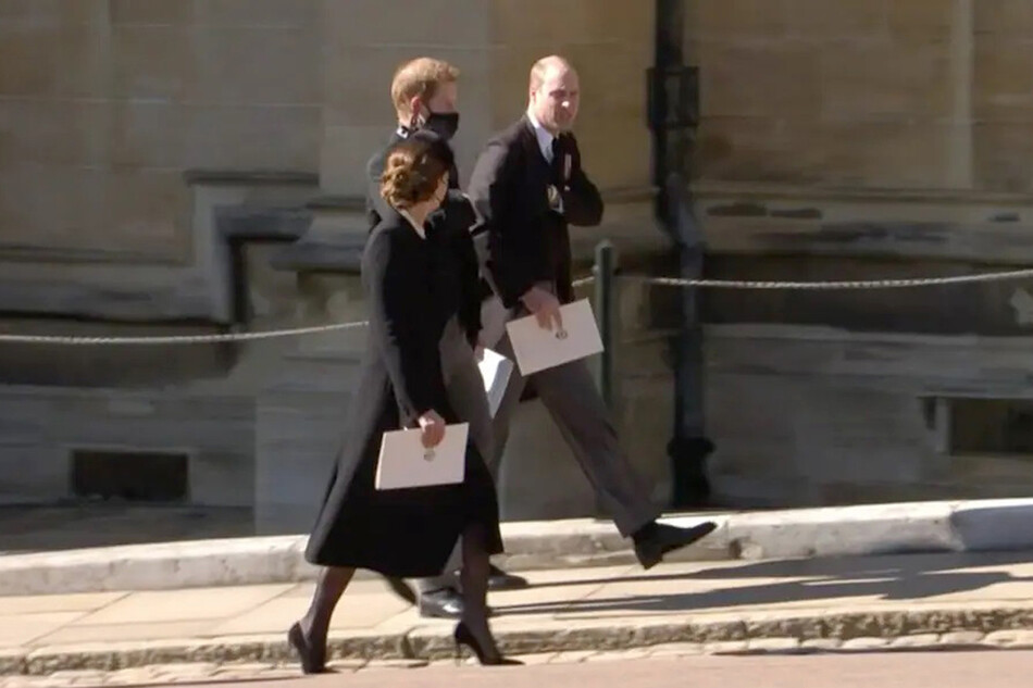 Принц Уильям, принц Гарри и&nbsp;Кейт Миддлтон на похоронах принца Филиппа, 2021