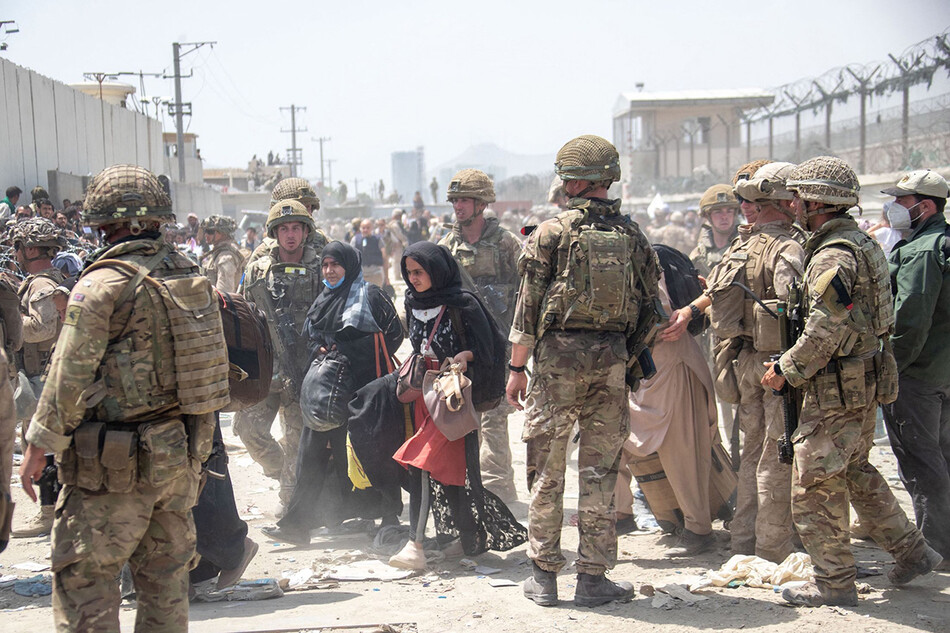 Британские вооруженные силы работают с вооруженными силами США над эвакуацией гражданских лиц в Кабуле
