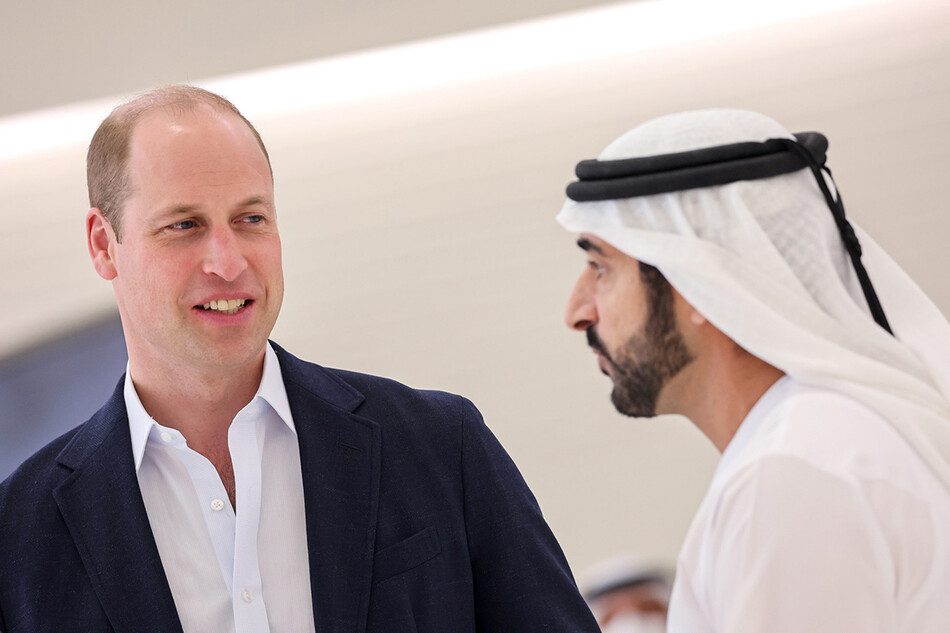 Принц Уильям, герцог Кембриджский, и Его Высочество шейх Хамдан бин Мохаммед бин Рашид Аль Мактум, наследный принц Дубая, во время экскурсии по павильону ОАЭ на выставке Expo2020, Дубай, 10 февраля 2022 года в Дубае