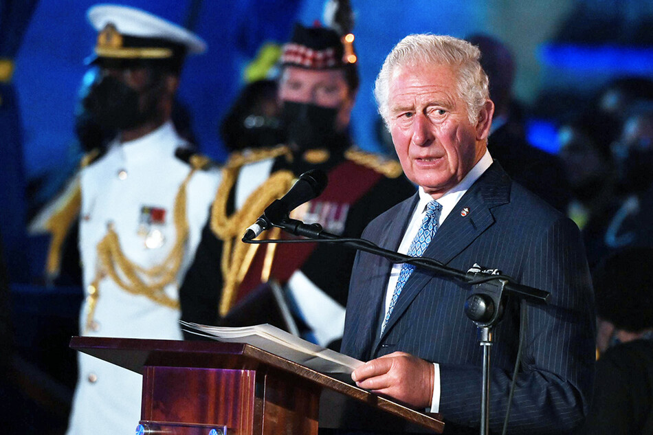 Принц Чарльз, принц Уэльский, выступает на церемонии инаугурации президента на площади Героев 30 ноября 2021 года в Бриджтауне, Барбадос&nbsp;