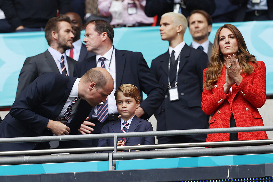 Принц Уильям и Кейт Миддлтон с сыном принцем Джорджем на матче Евро-2020