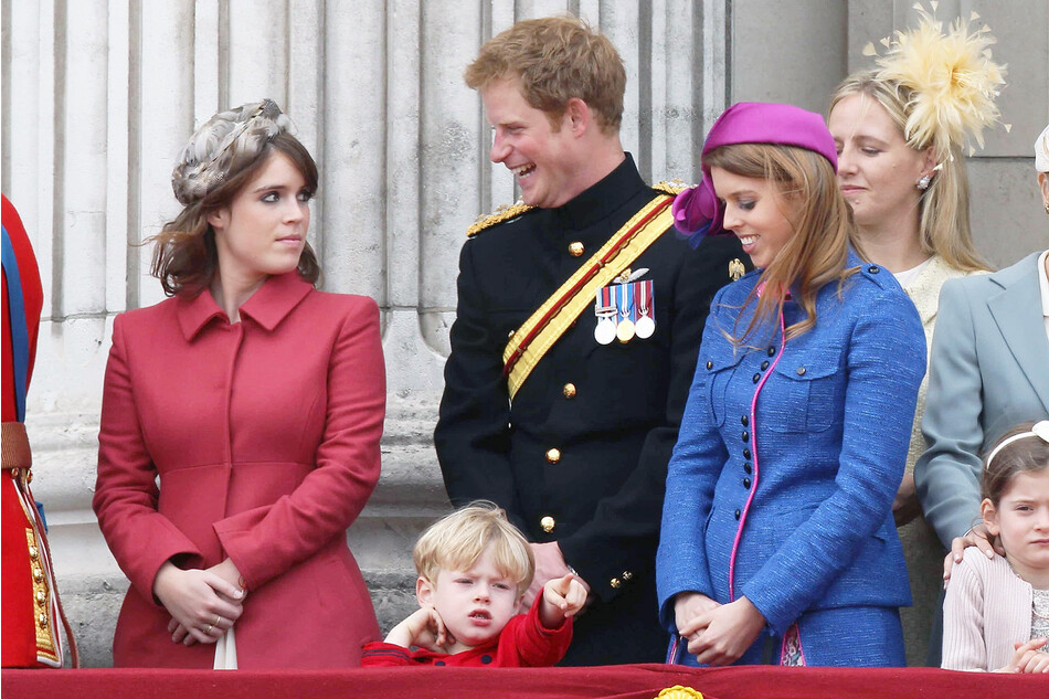 Принц Гарри, герцог Сассекский, принцесса Евгения Йоркская, принцесса Беатрис Йоркская присутствуют на церемонии Trooping the Colour 2012 на параде конной гвардии в честь дня рождения королевы Елизаветы II 16 июня 2012 года в Лондоне, Англия