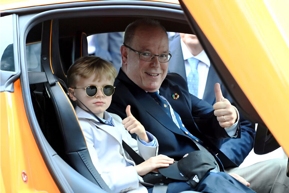 Принц Монако Жак и его отец принц Монако Альбер на Гран-при Монако F1 на трассе Монако 29 мая 2022 года в Монте-Карло, Монако
