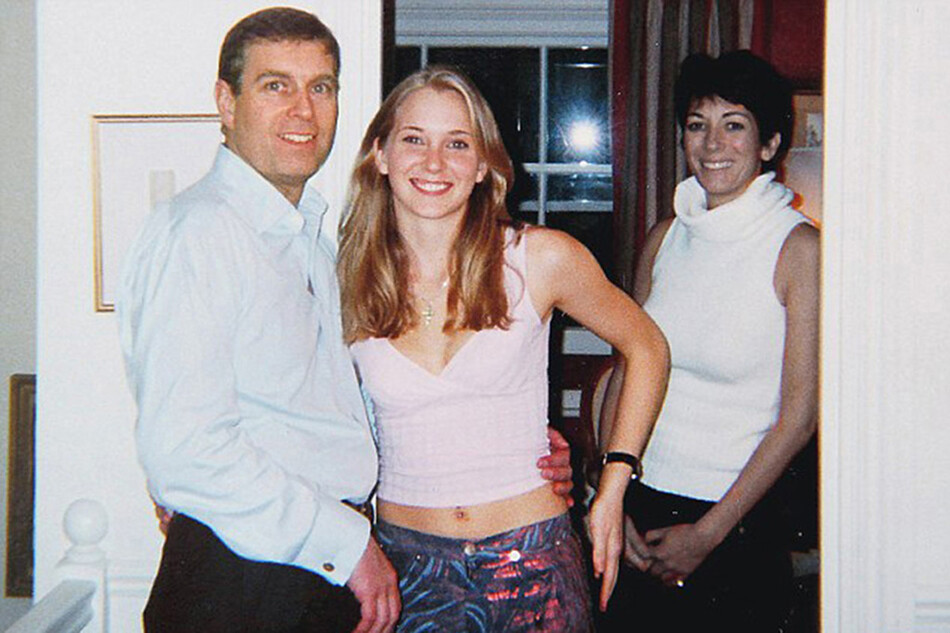 Принц Эндрю, Вирджиния Робертс Джуффре и Гислен Максвелл в начале 2001 года