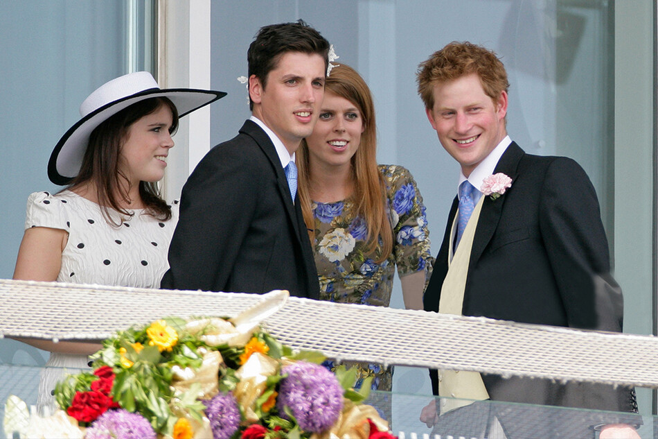 Принцесса Евгения, Джейк Уоррен, принцесса Беатрис и принц Гарри на балконе Королевской ложи в Эпсоме, 2011