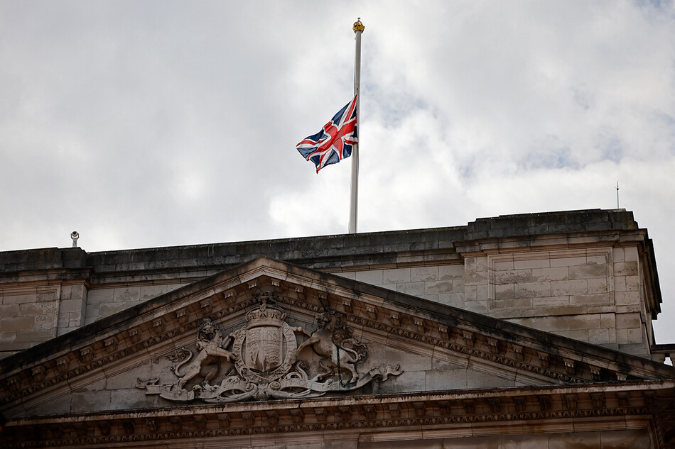 Флаг над  Букингемским дворцом