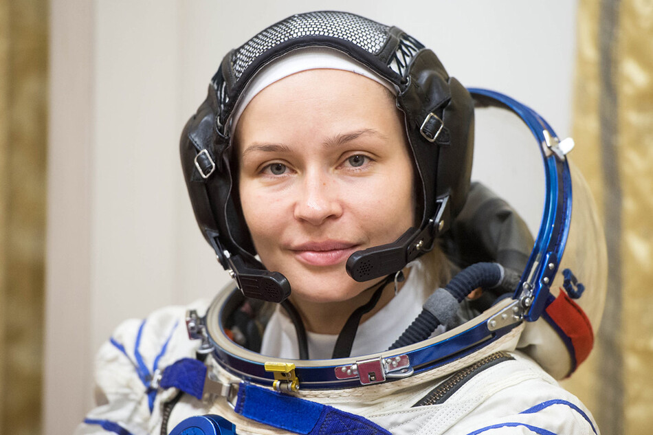 Актриса Юлия Пересильд перед своей экспедицией на Международную космическую станцию, 19 сентября 2021 года