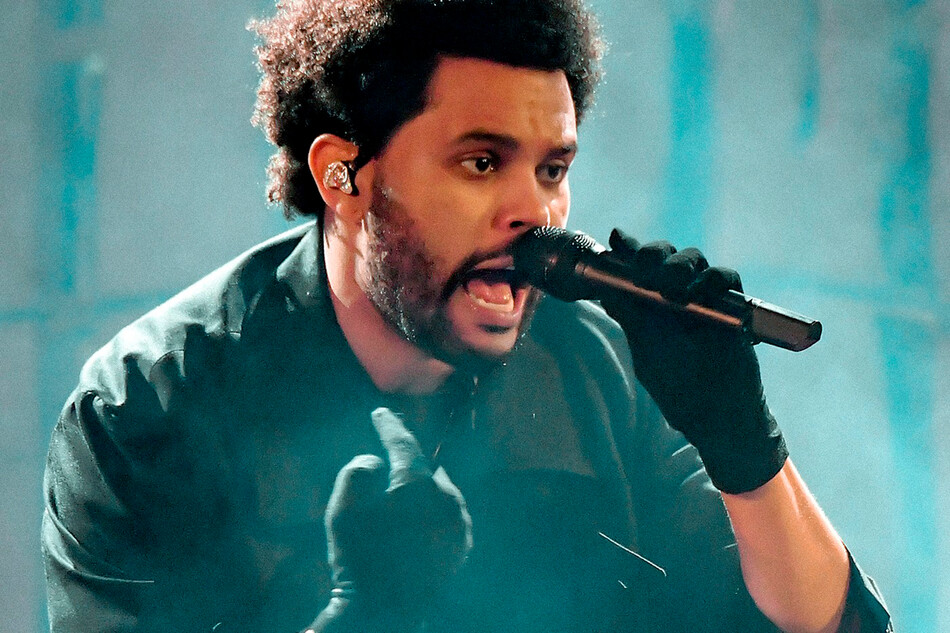 The Weeknd потерял голос в начале своего сольного концерта в Лос-Анджелесе