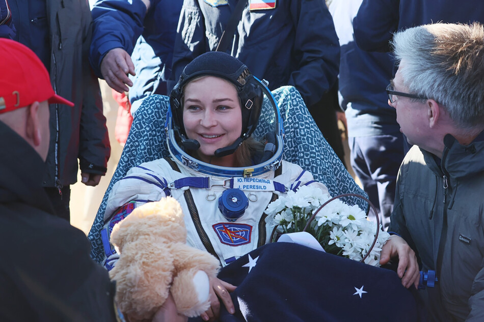 Актриса Юлия Пересильд после посадки &laquo;Союза МС-18&raquo; Жезказган, Казахстан, 2021 