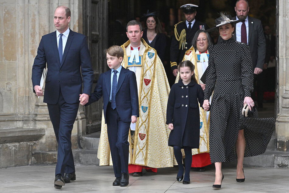Принц Уильям и Кейт Миддлтон с детьми принцем Джорджем и принцессой Шарлоттой, 2022