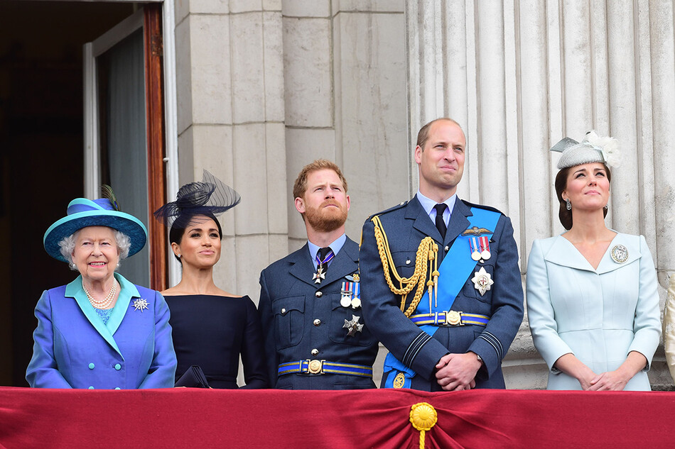 Елизавета II, Меган Маркл, принц Гарри, принц Уильям и Кейт Миддлтон&nbsp;&nbsp;