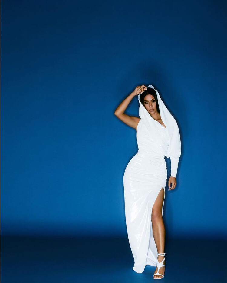Ким Кардашьян в мартовском номере Vogue
