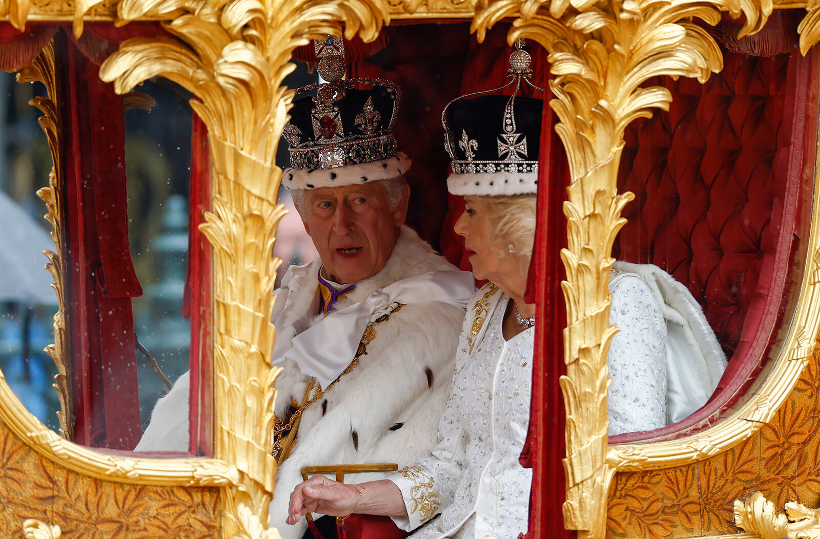 Почему Карл III испытывал жуткий страх перед своей коронацией?