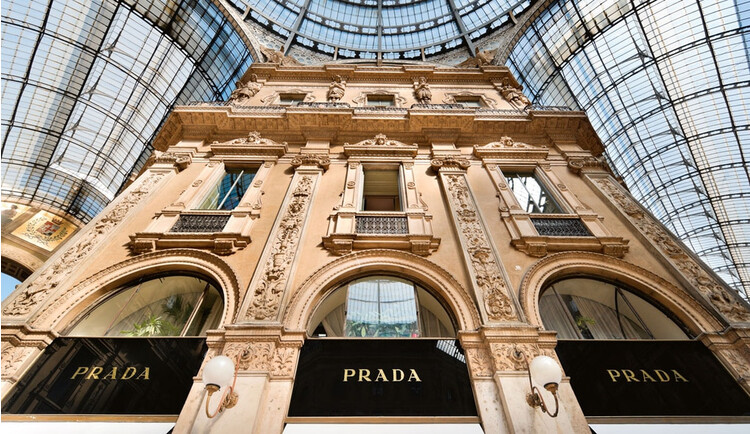 Акции Prada упали на 10% 