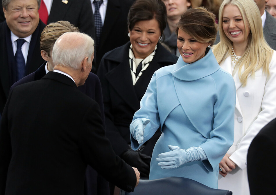 Мелания Трамп во время церемонии инаугурации Дональда Трампа в Капитолии 20 января 2017 года в Вашингтоне, округ Колумбия, США