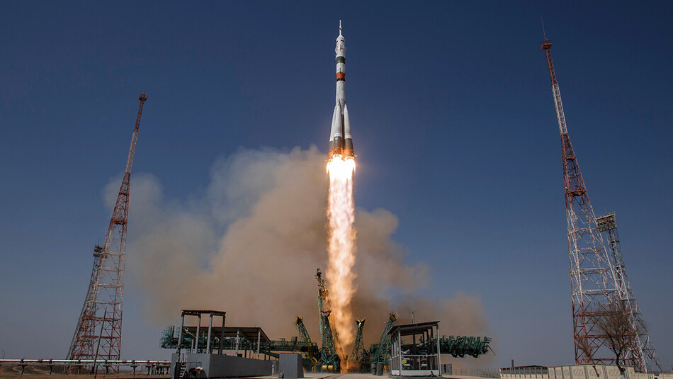 Космический корабль &laquo;Союз МС-18&raquo; вылетает на космическую станцию из Казахстана, 9 апреля 2021 года