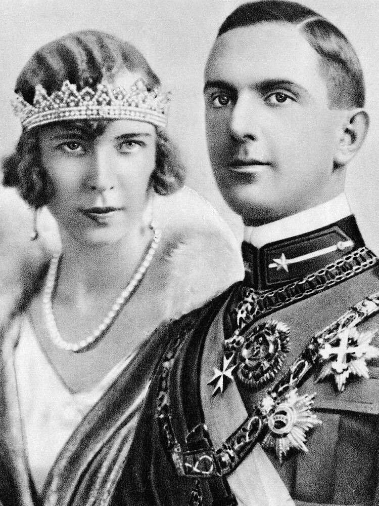 Наследный принц Италии Умберто со своей невестой принцессой Бельгии Марией Хосе в 1930 году