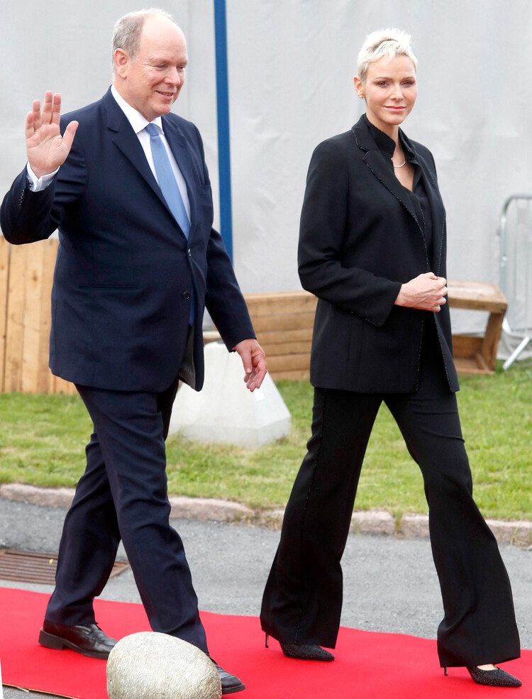 Принц Альберт и принцесса Шарлен присутствуют на открытии выставки &laquo;Плавание по морю науки&raquo; в музее Фрам в Осло во время официального визита в Норвегию, 23 июня 2022 года