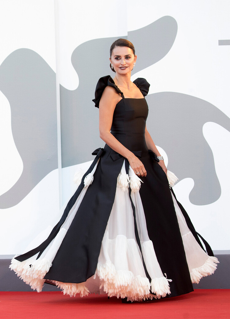 Венецианский Кинофестиваль 2021 Пенелопа Крус в Chanel Haute Couture
