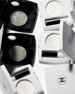 Новая чёрно–белая коллекция макияжа от Chanel
