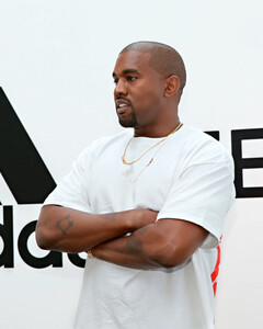 Adidas потерял $441 млн из-за разрыва с Канье Уэстом и его брендом Yeezy