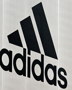 Adidas отчитался о выручке за второй квартал 2023 года