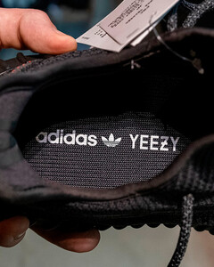 В adidas продолжат использовать дизайн YEEZY, несмотря на расставание бренда с самим Канье Уэстом