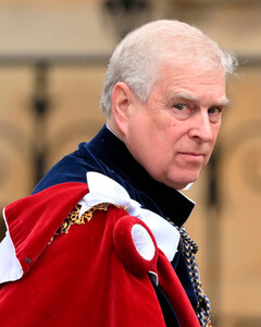 Скандал с экс-принцем Эндрю может вернуть «Корону» на экраны