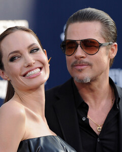 Анджелина Джоли обещает обнародовать секретные записи с Брэдом Питтом