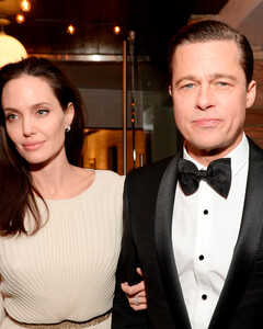 «Душил и бил»: Анджелина Джоли рассказала правду о браке с Брэдом Питтом