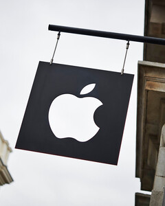 Apple подала в суд на фирму, которая продавала её старые гаджеты