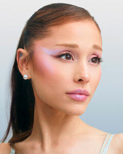 Ариана Гранде анонсировала новый альбом Petal