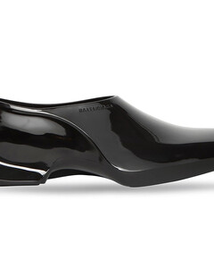 Галоши из будущего: Balenciaga открыли предзаказ на резиновую обувь за $875
