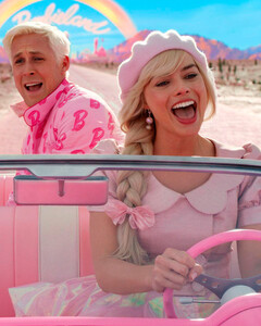 Розовый мир рухнул! В сети появился новый трейлер фильма «Барби»