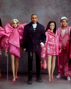Barbie x Balmain: лимитированная коллекция одежды и кукол Барби с Оливье Рустеном в виде Кена