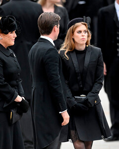 Беатрис и Евгения Йоркские прибыли на церемонию похорон Елизаветы II