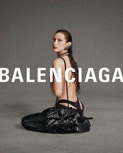 Белла Хадид снялась в новой осенней кампании Balenciaga
