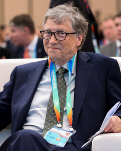 Билл Гейтс рассказал, что сможет вернуть людей к привычной жизни без масок