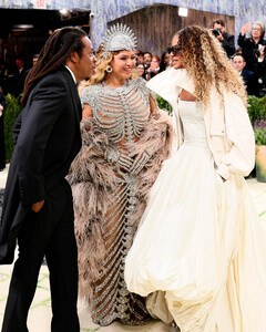 Дочь Бейонсе со скандалом дебютировала на Met Gala 2026