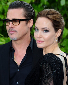 Кажется, Брэд Питт и Анджелина Джоли отдыхают вместе ради детей