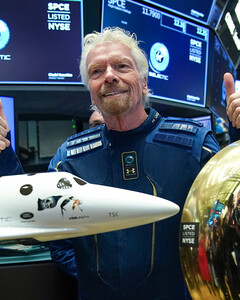 Как Ричард Брэнсон одним полётом спас свою компанию от банкротства и стал космонавтом