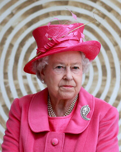 Британская королевская семья обходится стране слишком дорого